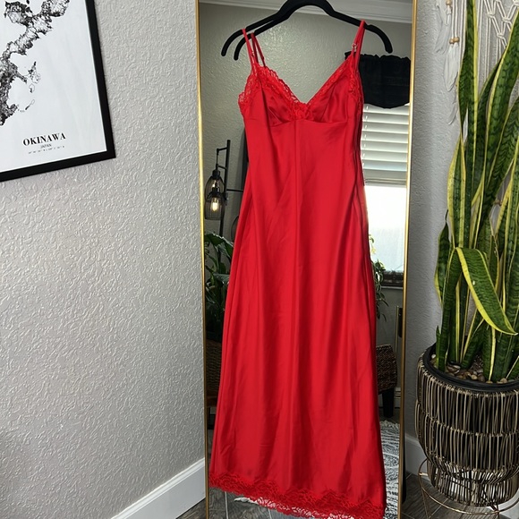HOUSE OF CB 'Salma' Red Rose Satin Slip Dress NWOT - Picture 10 of 11